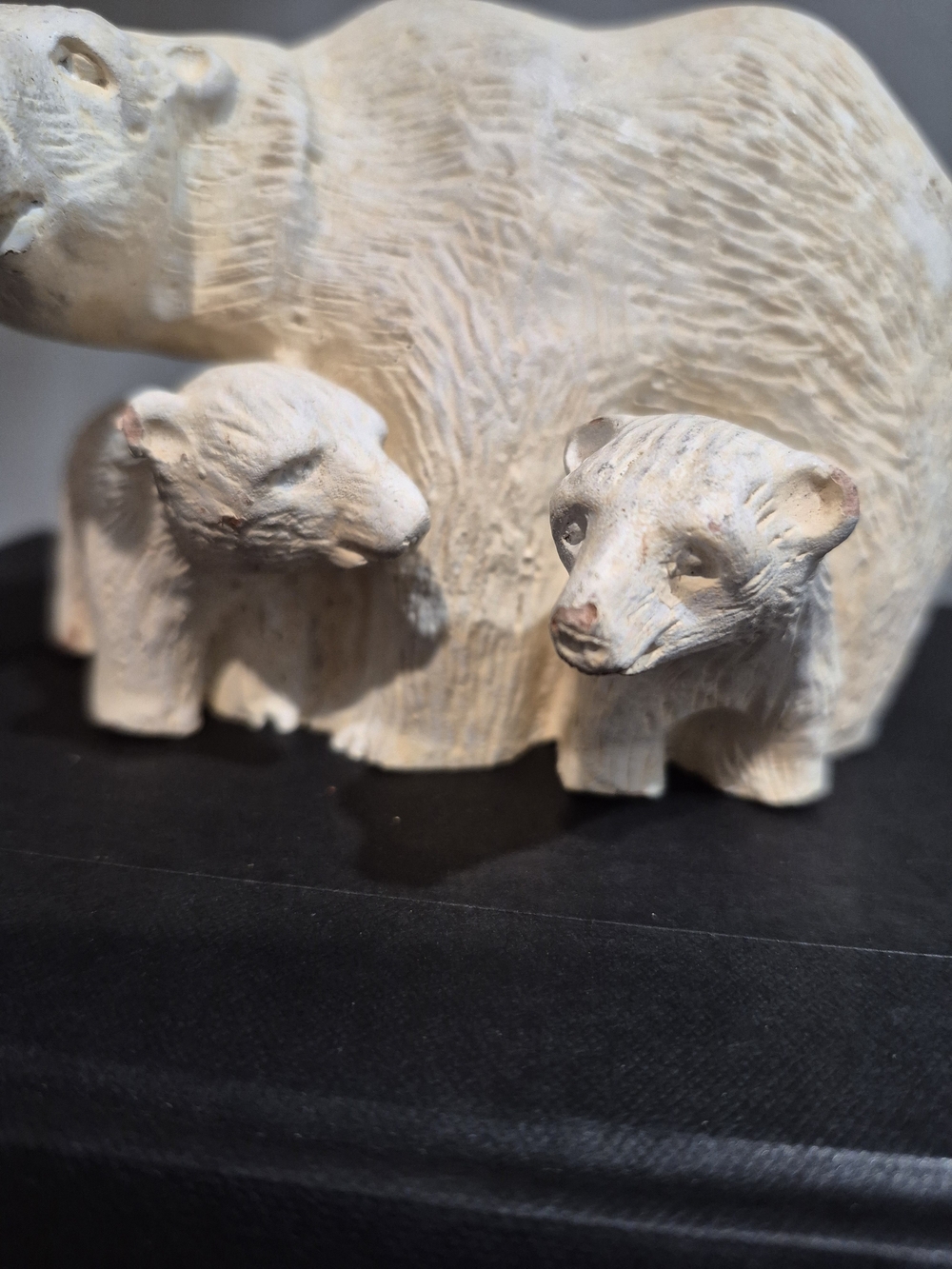 Polar Bear Family Heavy Resin Figurine - Picture 3 of 10